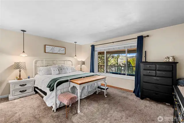Primary bedroom main level