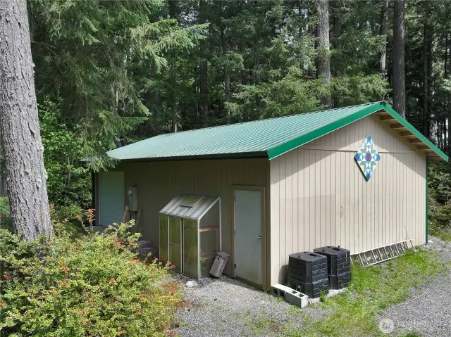 Garage / workshop