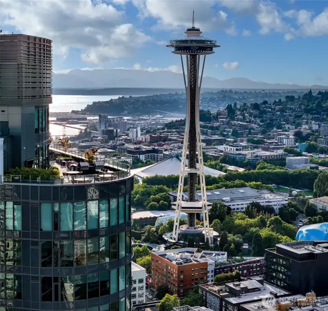 welcome to Spire 41 story steel and concrete 2021 built luxury condos