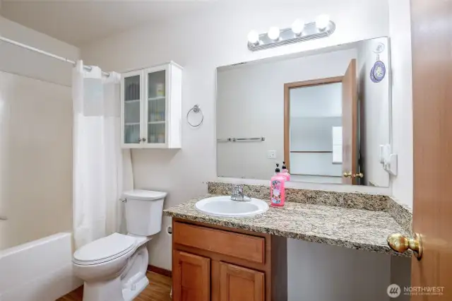 Secondary full bath