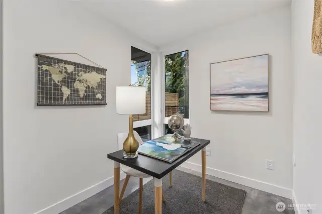 Bonus Room, great space for a home office.
