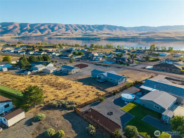 You can see the Columbia river from the porch