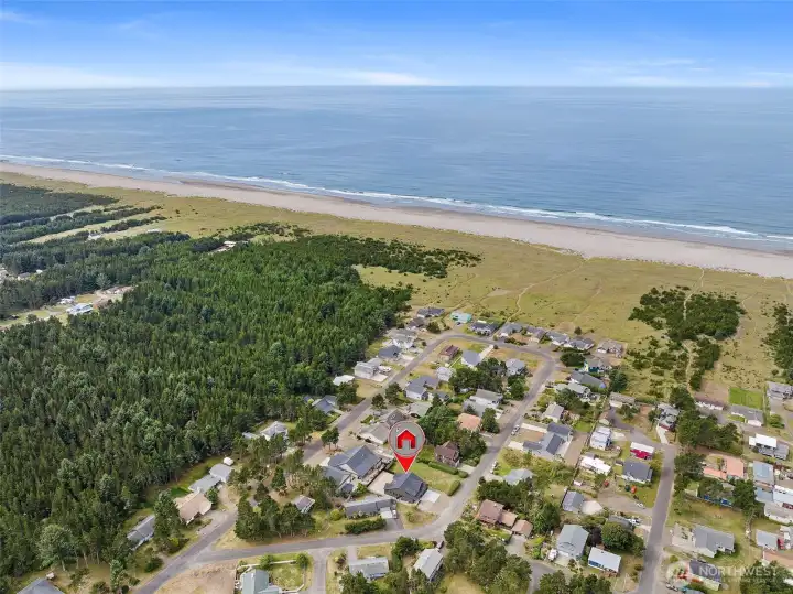 Showing the close walking location to the ocean for those great morning beach walks.