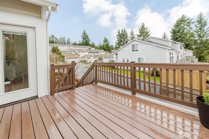 Large deck for entertaining.