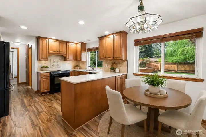 alt view of dinning area