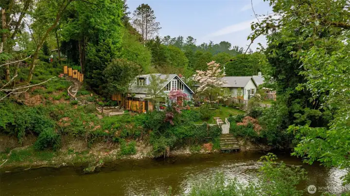 Peaceful Riverfront setting. Peaceful Riverfront setting.