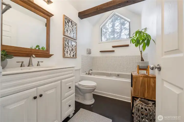 Upstairs full bath with jetted tub