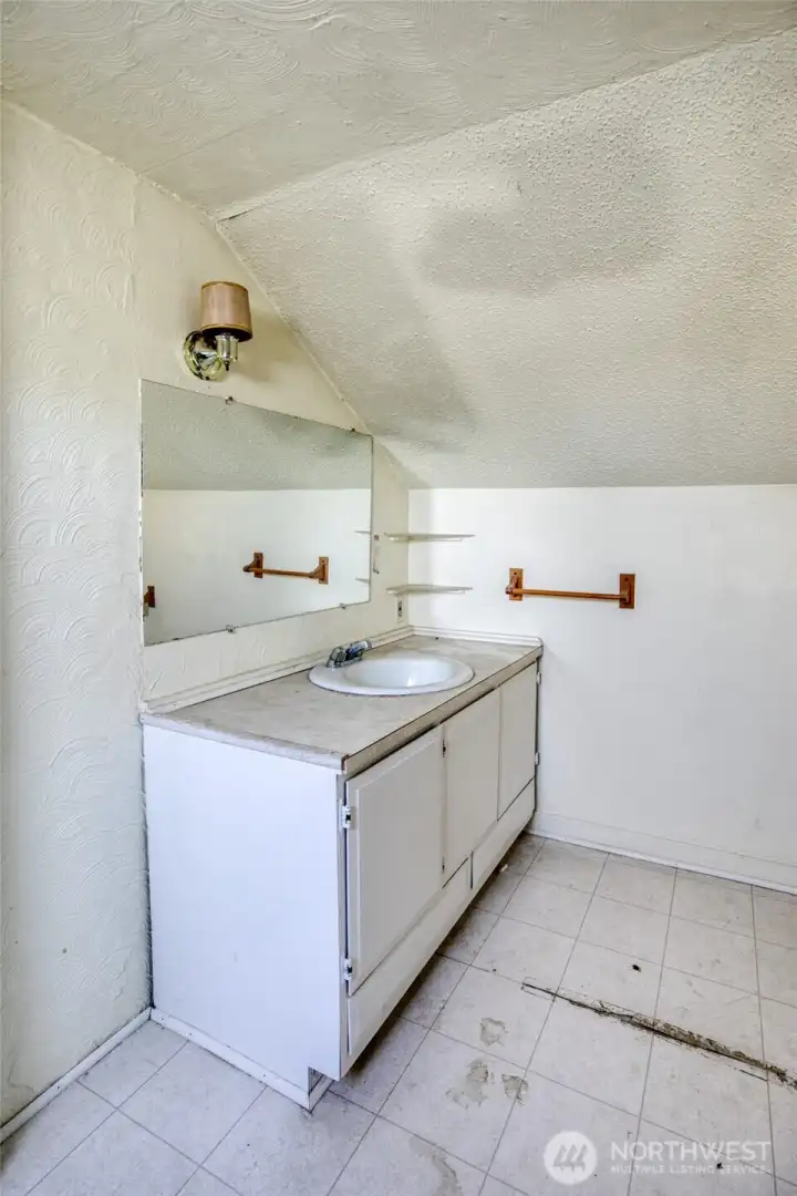 3/4 Bathroom