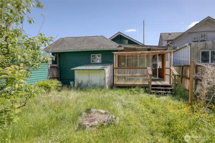Backyard/Wood Deck