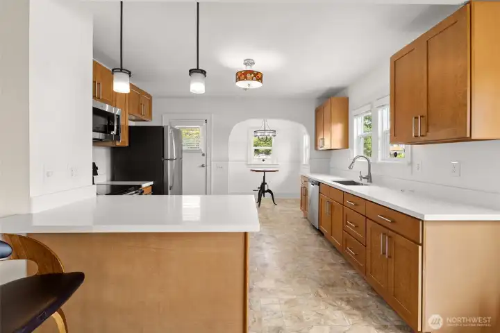 3 seating areas; pull-up breakfast bar, kitchen nook and dining room.