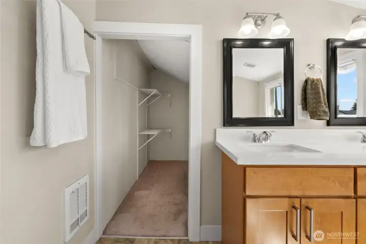 2nd Full Bathroom on upper level with huge walk in closet