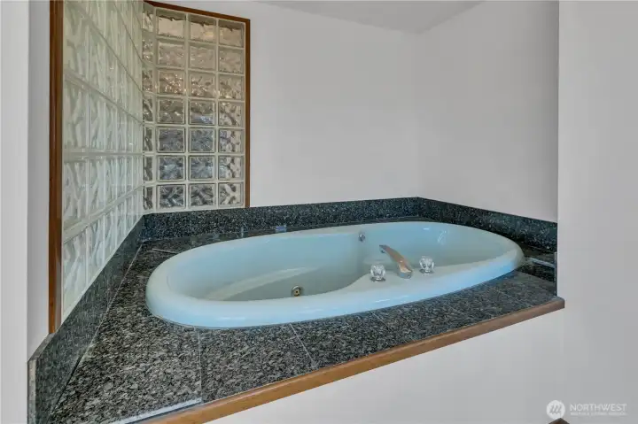 Large Tub/Former 2nd Kitchen