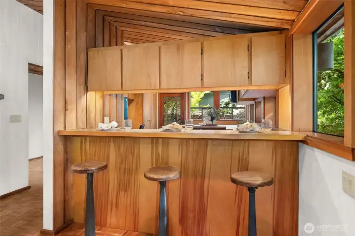 Eating bar with vintage stools