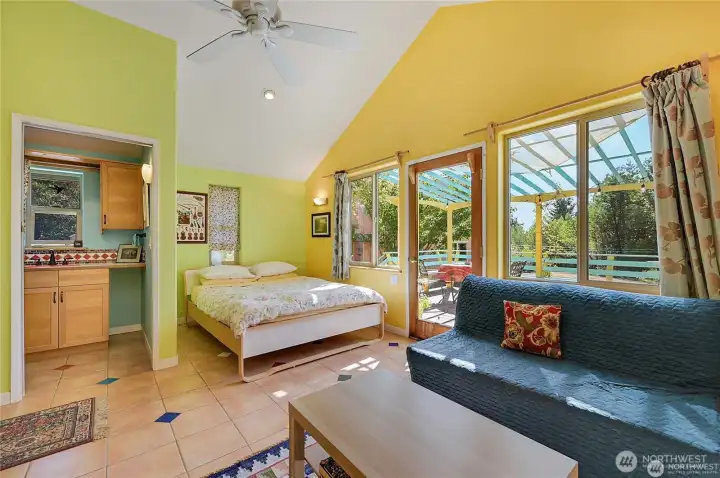 Queen bed and pull out couch - guest house