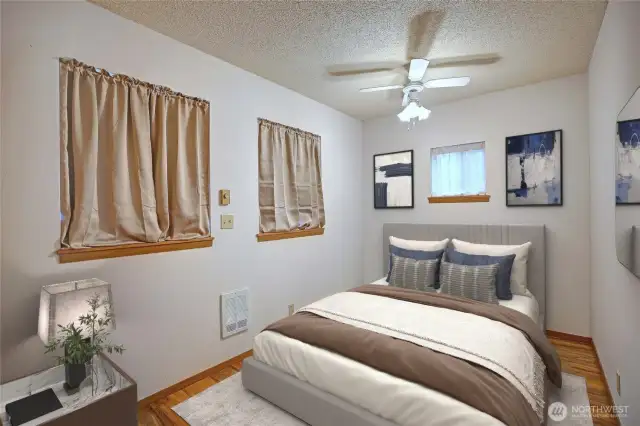 Nice Guest Room with closet