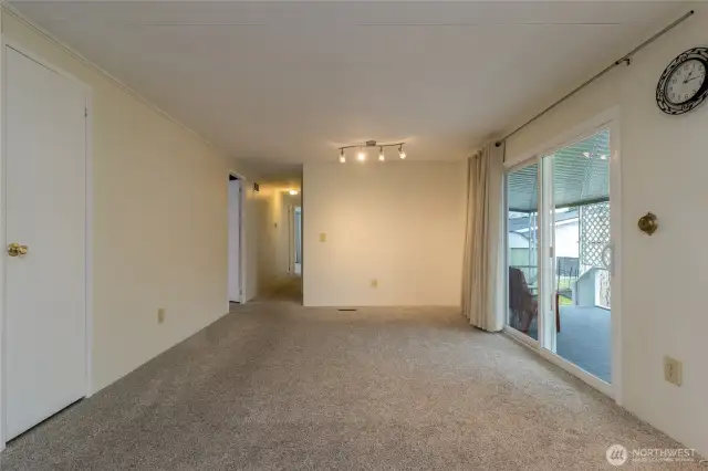 Bonus room off of the kitchen & access to the deck