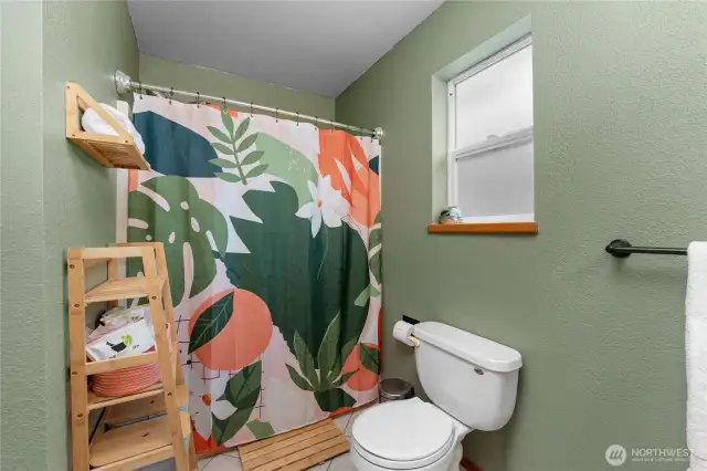 Full bath 2nd floor
