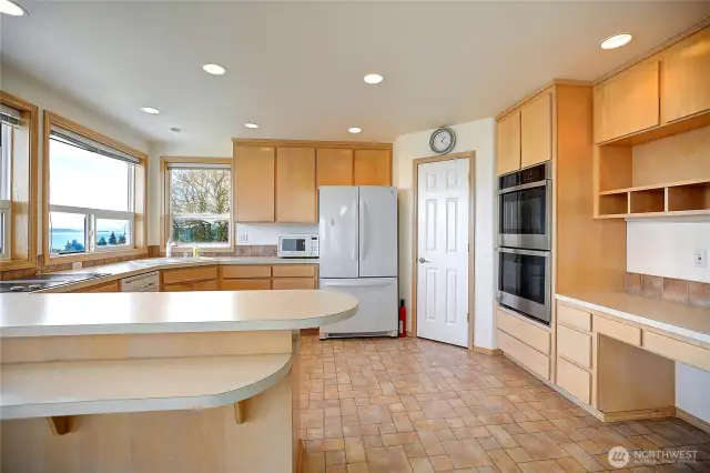 Plenty of storage and area for entertaining