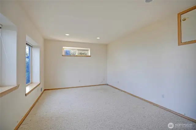 2nd bonus room/office