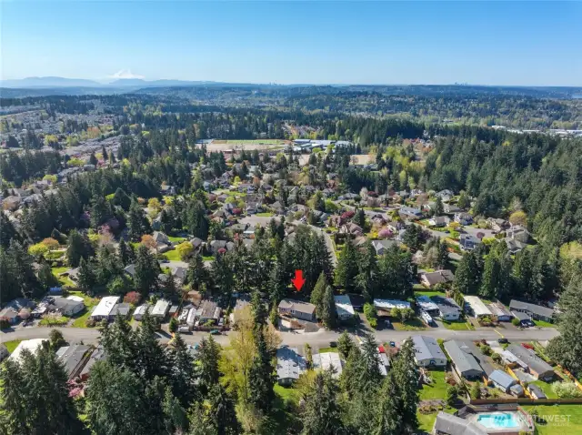 situated in a very quiet and well-maintained community