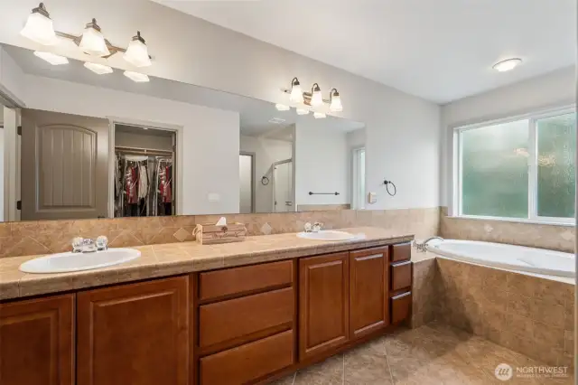 Primary 5-piece En-suite Bathroom