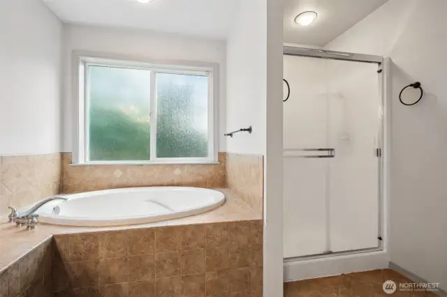 Primary 5-piece En-suite Bathroom
