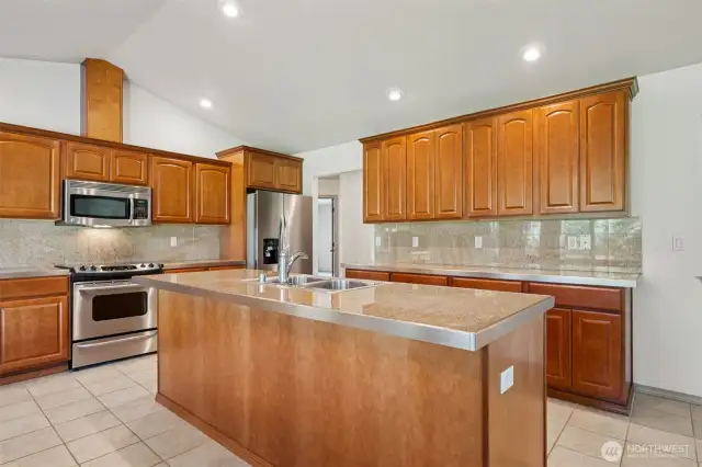 Kitchen w/ Huge Island
