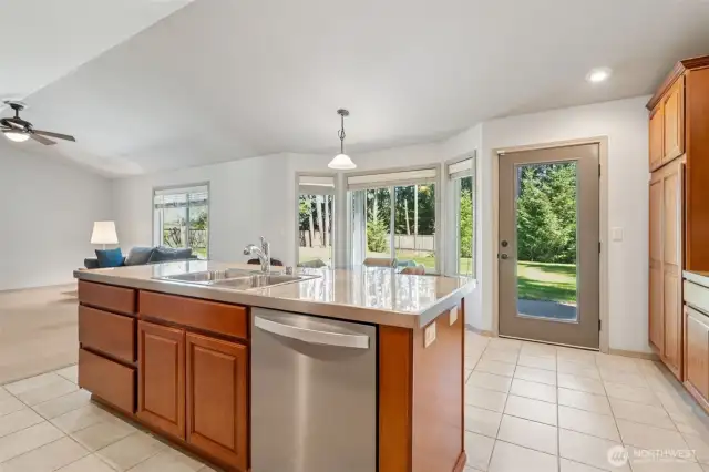 Kitchen w/ Huge Island