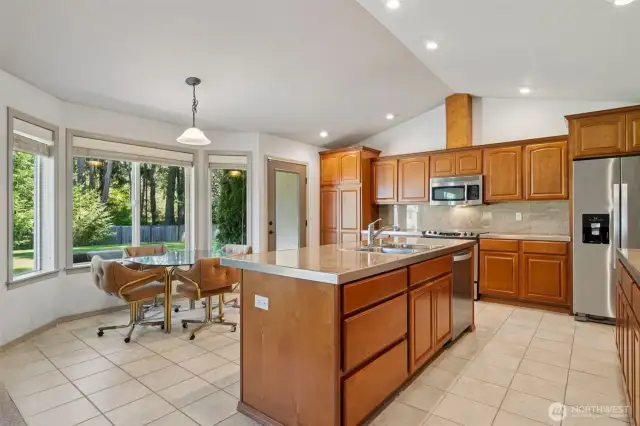 Kitchen w/ Huge Island
