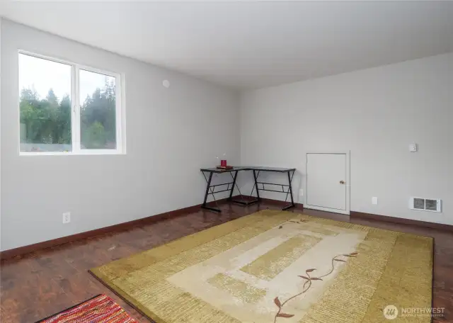 extra large upstairs bedroom
