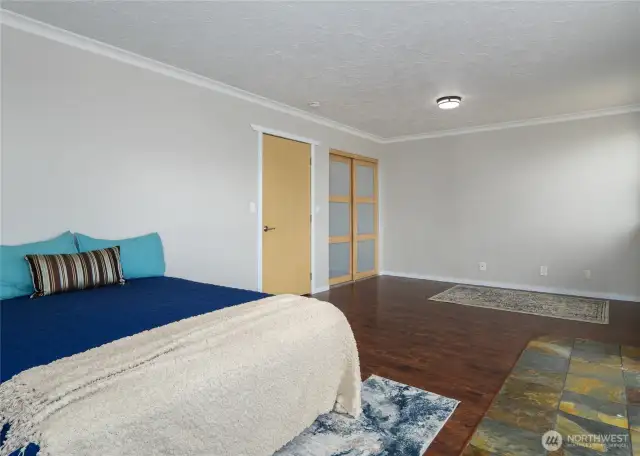 upstairs 2nd bedroom