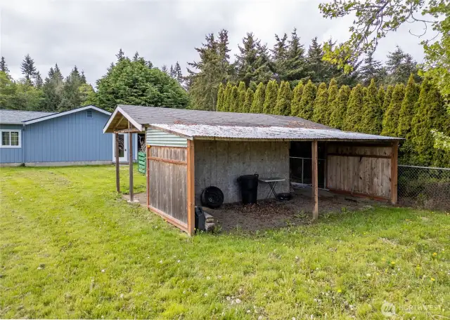 shed and lean to with garden space