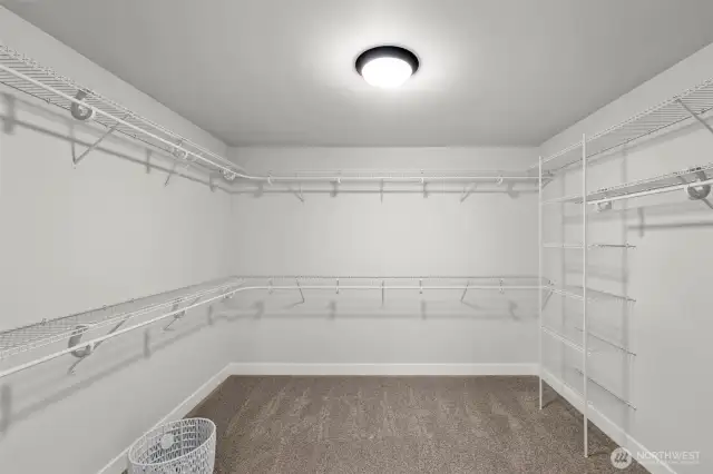 Picture of previously completed home in the same community. For illustrational purposes only. Actual plans and specs may vary. Some features shown are upgrades.