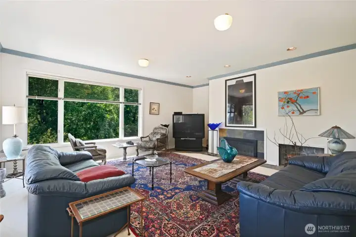 When it’s time to relax and enjoy a cozy weekend at home, the comfortable and intimate family room, dining area, and kitchen are just the ticket.