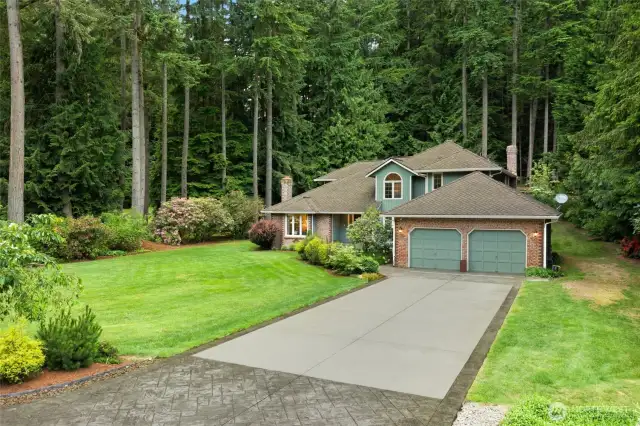 Expansive stamped concrete driveway