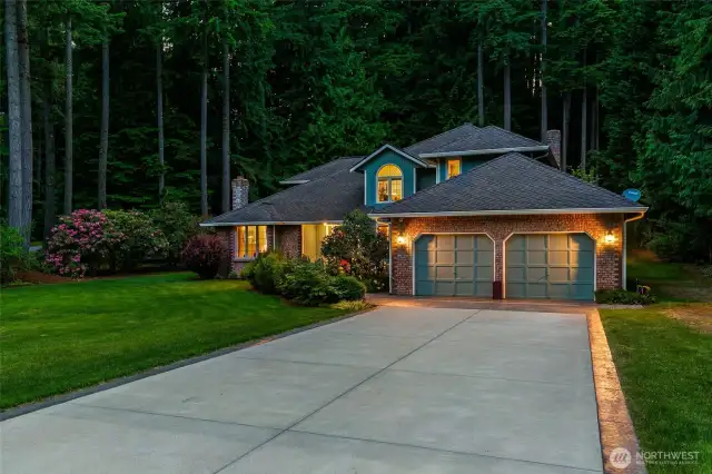 Stamped concrete drive with plenty of parking