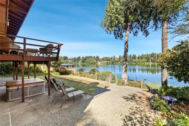 Patio off rec-room w/ jacuzzi tub.