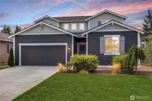 Gorgeous "better than new" home with lots of extras!