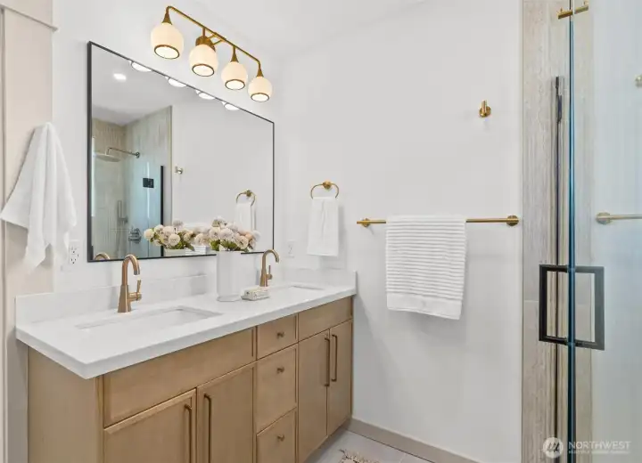 2nd level bathroom.