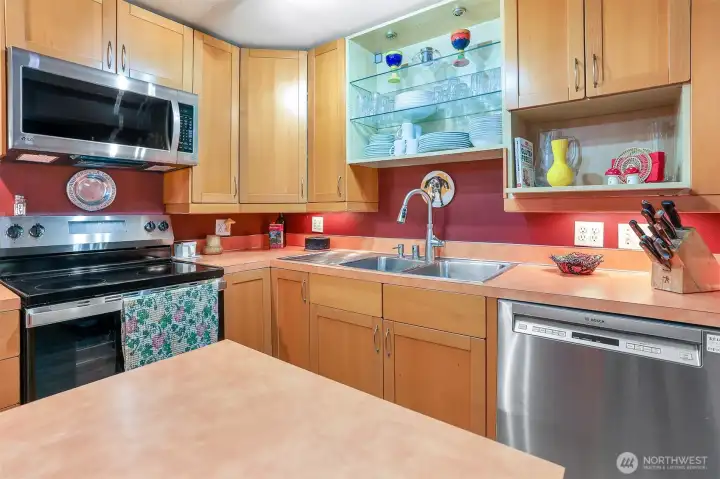 Brand new GE smooth top electric range/oven just installed!  Newer stainless Bosch Dishwasher. Built in microwave too!