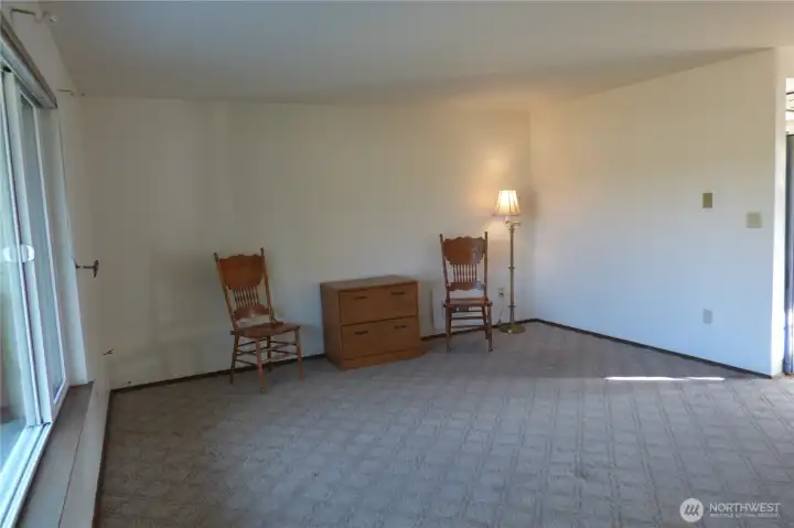 Nice sized living room.