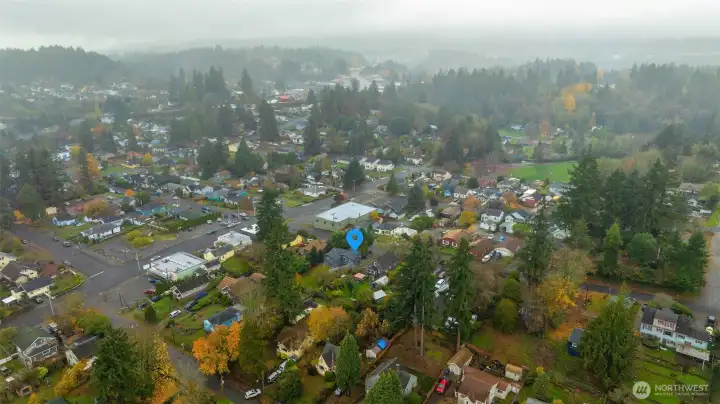 Tucked away on a quiet street but close to everything--Bremerton Ferry, the Shipyard, downtown shopping, Hwy 3... and walking distance to Los Encantos World Bakery for your weekend treats!