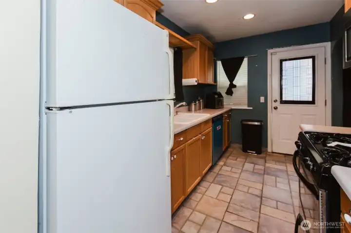 All appliances stay.