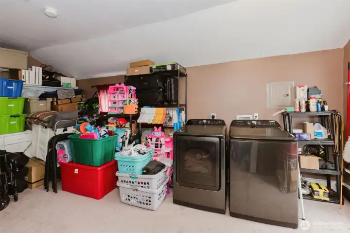 This is the detached utility room / bonus room. Maybe can be turned into a nice ADU.