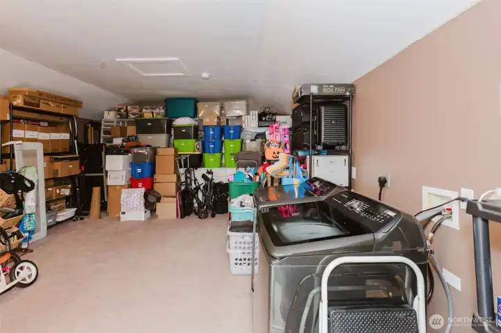 Power and water are there, if you hook up to the sewer could be a nice ADU.