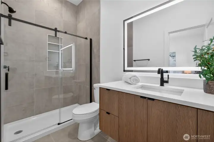 Full bathroom in Primary Bedroom