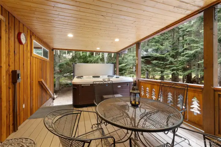 Rear Deck W/ Bullfrog Hot Tub