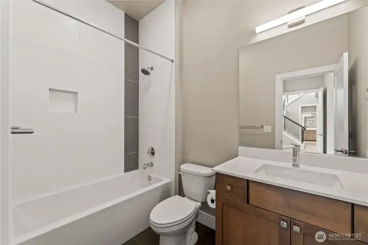 Guest Suite full bath