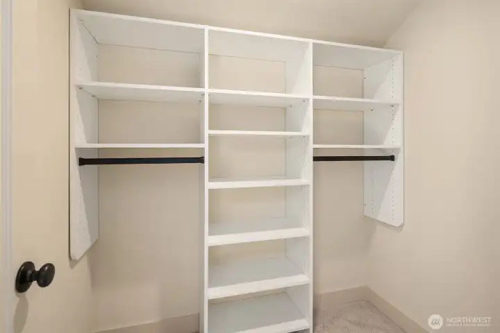 Primary suite walk in closet