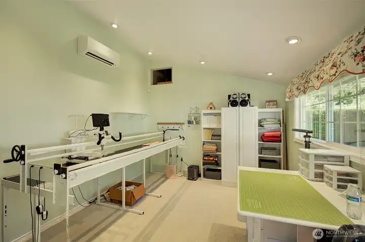 Separate sewing/work rm with separate AC Separate sewing/work rm with separate AC